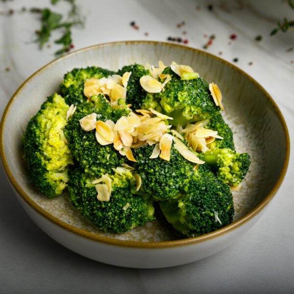 BROCCOLI CU UNT SI FULGI DE MIGDALE 150g