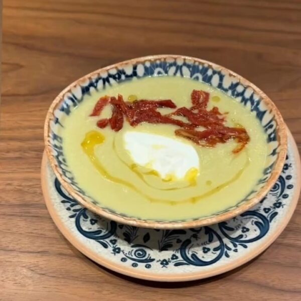 SUPA CREMA DE VINETE COAPTE, rosii deshidratate si iaurt grecesc
